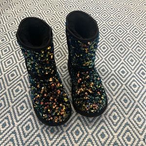 Girls size 2 Ugg boits